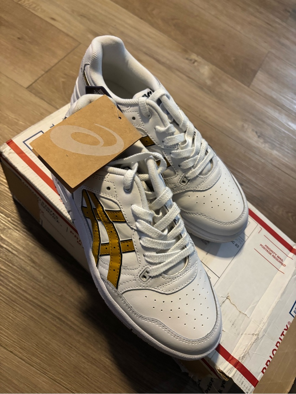 Men's White Athletic Sneakers with Yellow Accent